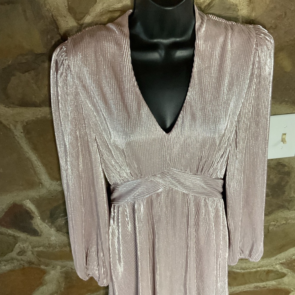 1.4.3. Story by Line Up Metallic Blush Plissé V-Neck Long Sleeve Dress - Picture 4 of 16